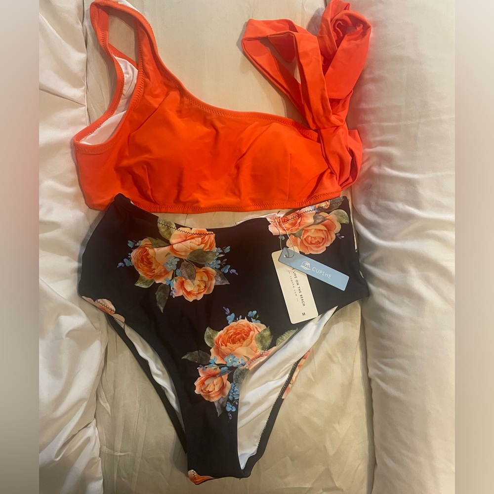 Cupshe swimsuits new with tags and bag!
